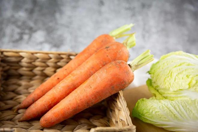 7 nhóm thực phẩm được coi là "thuốc nhỏ mắt tự nhiên" có sẵn trên bàn ăn: Tất cả đều dễ tìm ở ngoài chợ - Ảnh 6.