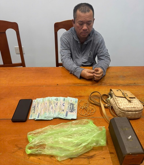 Tạm giữ nhân viên quán cơm Nguyễn Ngọc Trung - Ảnh 1.