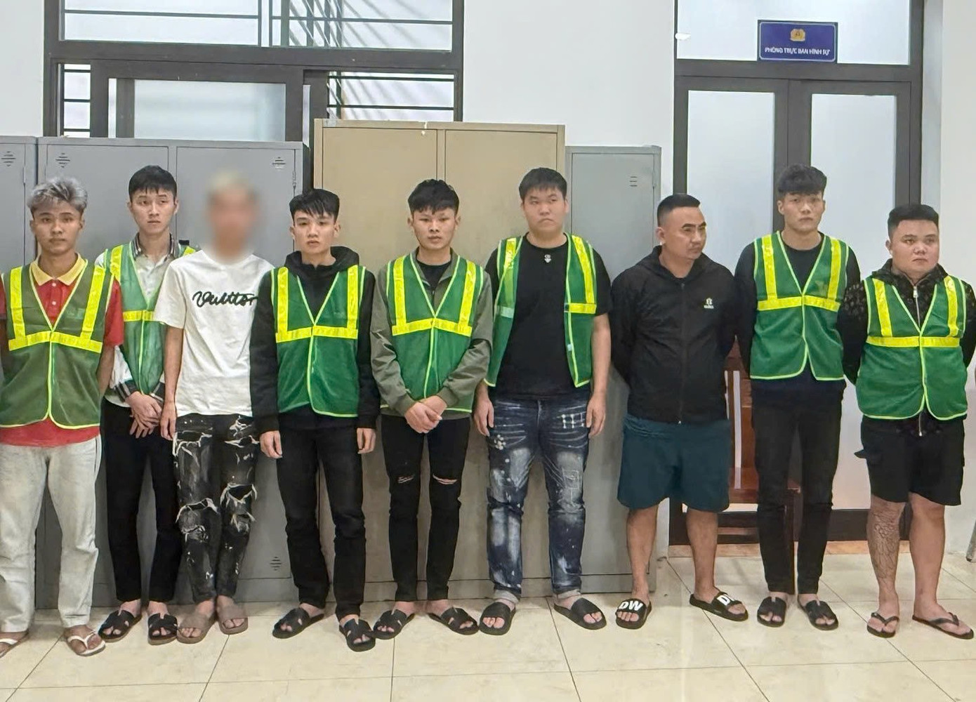 Hà Nội Tạm giữ 9 đối tượng hỗn chiến đêm 1 / 12 gây mất an ninh trật tự - Ảnh 1.