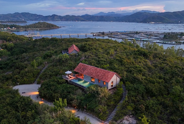 Một resort giá 100 triệu/đêm bị thiệt hại nặng cho bão lũ miền Trung, phải đóng cửa đến 2026- Ảnh 2.