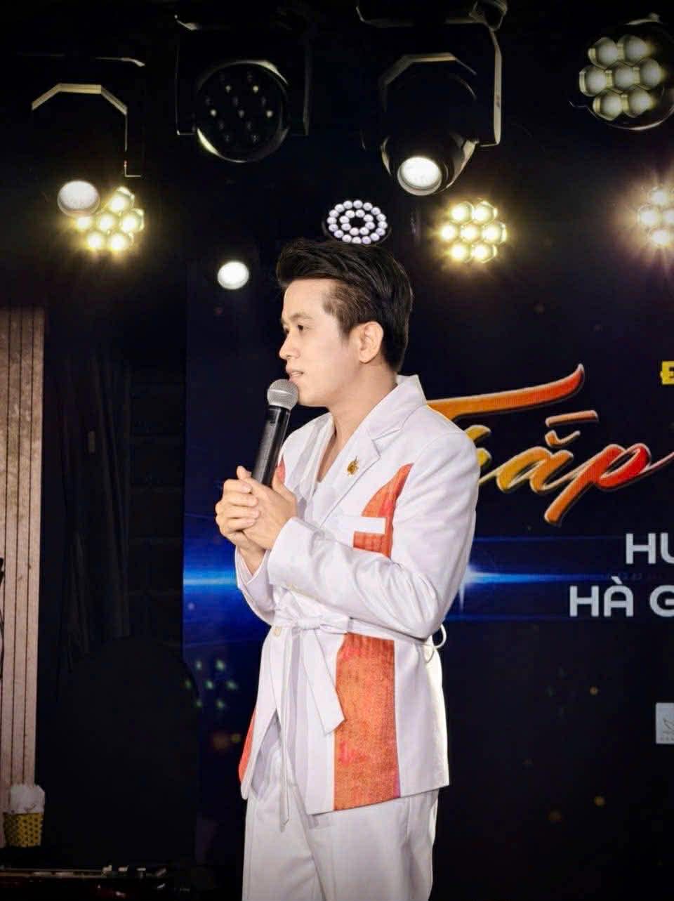 Trung Quang "chơi lớn" với minishow ở Hà Nội - Ảnh 3. Trung Quang "chơi lớn" với minishow ở Hà Nội - Ảnh 3.