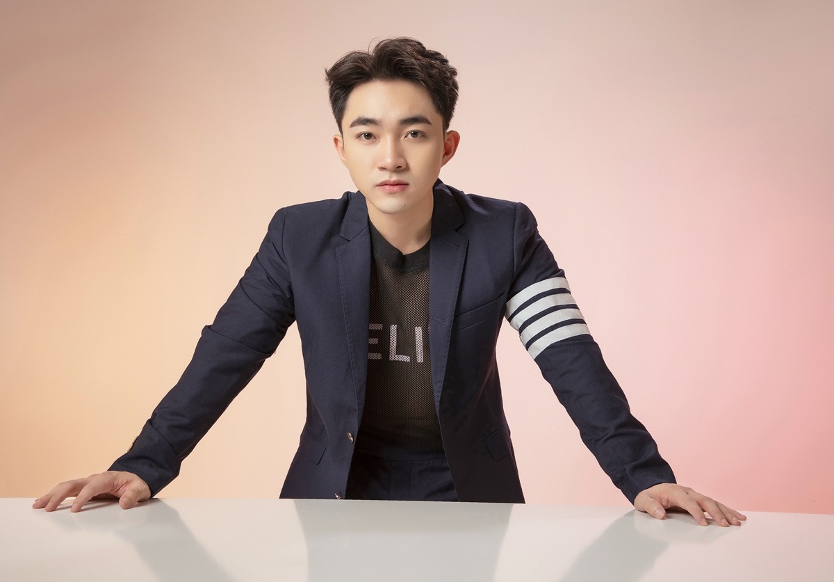 Trung Quang "chơi lớn" với minishow ở Hà Nội - Ảnh 1. Trung Quang "chơi lớn" với minishow ở Hà Nội - Ảnh 1.