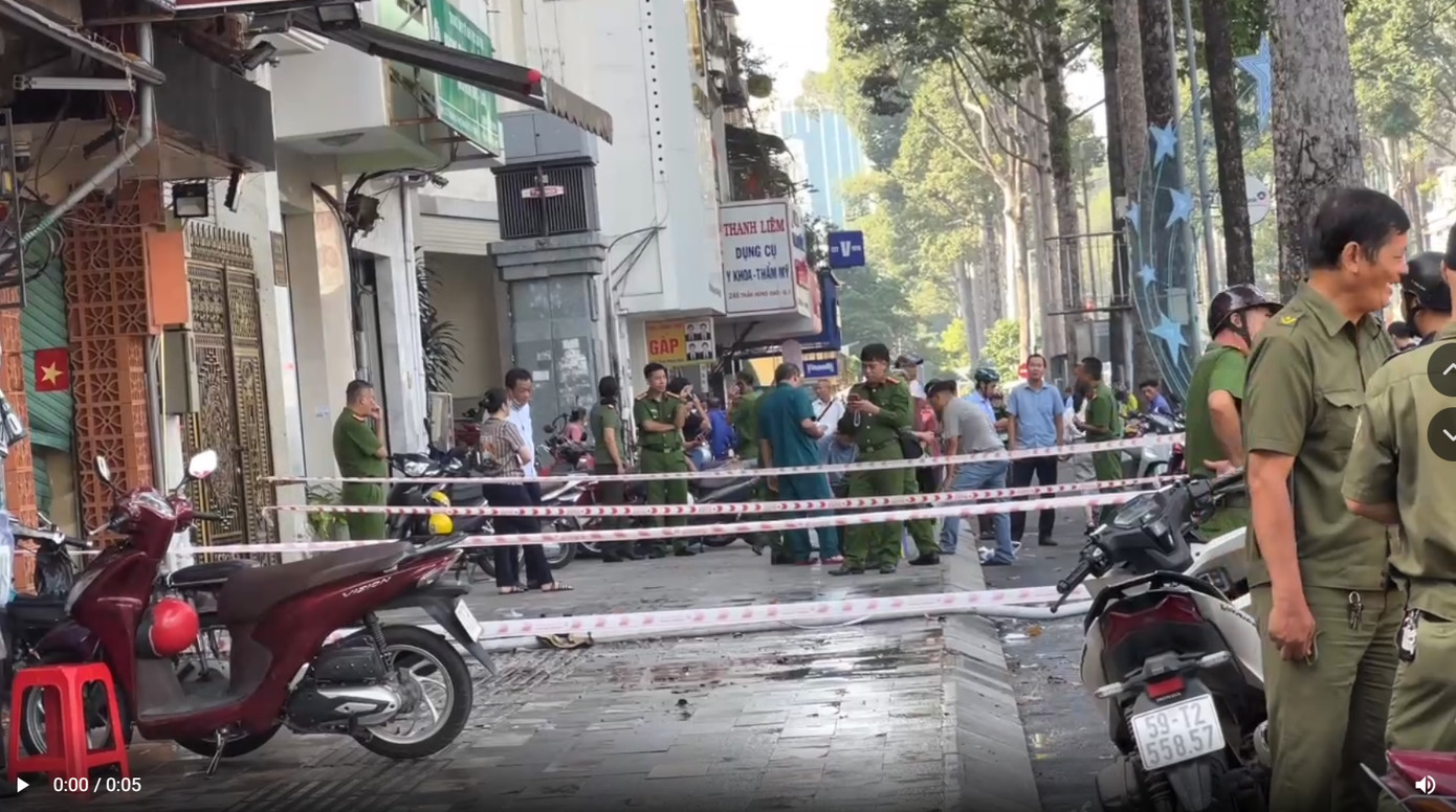 Vụ cháy 4 người tử vong ở TPHCM: Khoảnh khắc tìm cách phá cửa cứu người trong vô vọng- Ảnh 1.