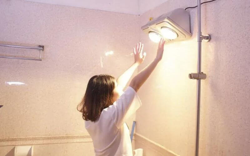 Đèn sưởi nhà tắm bất ngờ phát nổ: Cận cảnh hiện trường khiến nhiều người hoang mang - Ảnh 6.