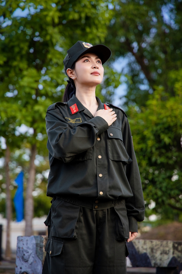 Giáo viên thanh nhạc được Bộ Tư lệnh khen thưởng: Đắt show cả năm, đổi đời nhờ 10 tỷ view- Ảnh 3. Giáo viên thanh nhạc được Bộ Tư lệnh khen thưởng: Đắt show cả năm, đổi đời nhờ 10 tỷ view- Ảnh 3.