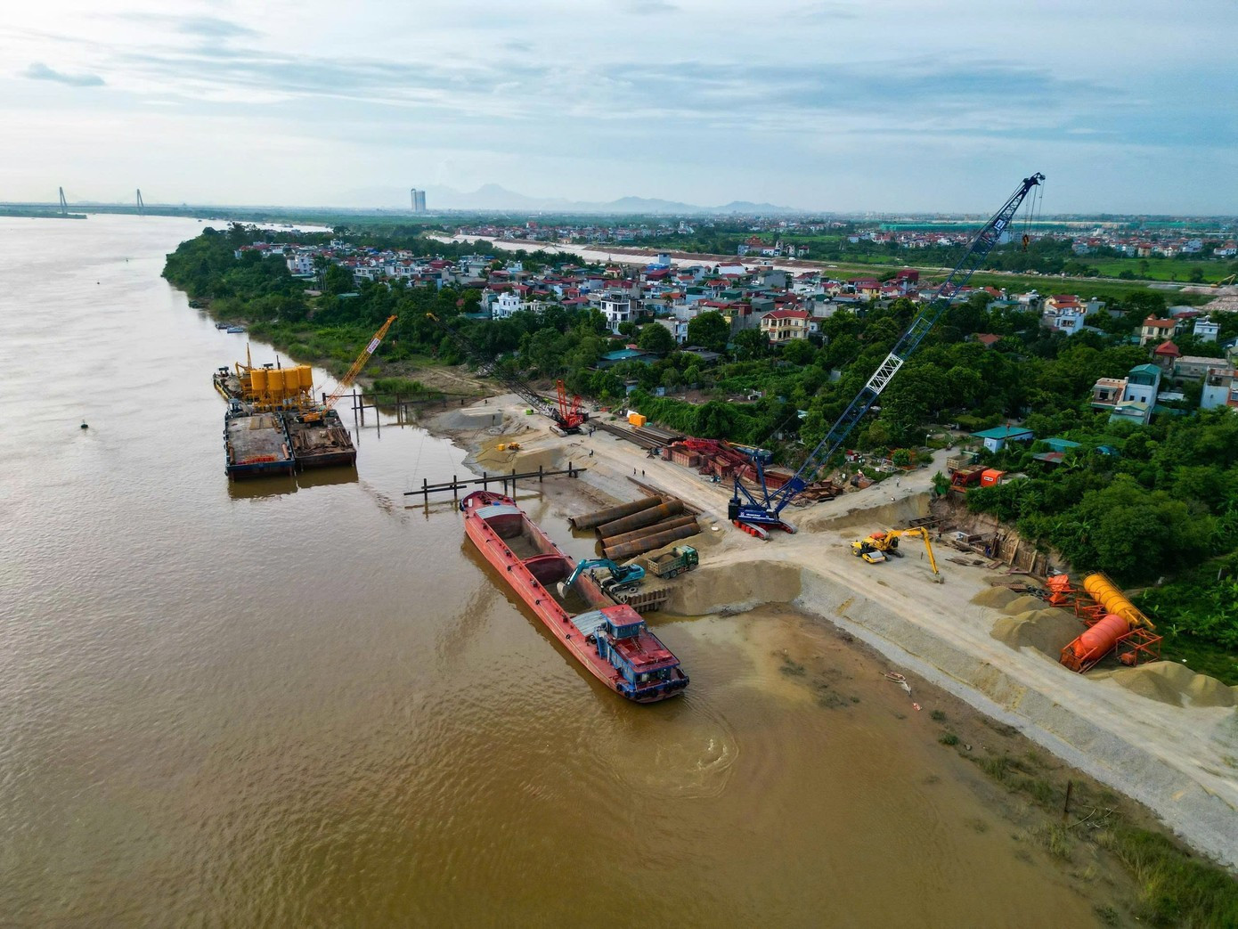 Hà Nội hoàn thành giải phóng mặt bằng 7 cầu vượt sông Hồng trước 31 / 12 / 2025 - Ảnh 1.