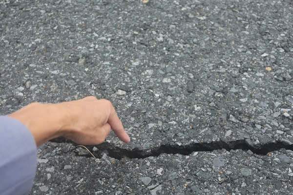 Phương án xử lý vết nứt lạ dài 40m dưới chân Đèo Ngang - Ảnh 3. Phương án xử lý vết nứt lạ dài 40m dưới chân Đèo Ngang - Ảnh 3.