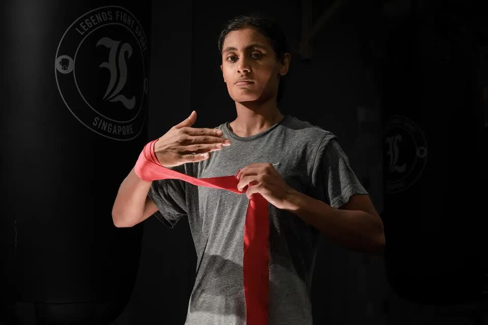 Nữ võ sĩ gây sốt SEA Games 33: Lên sàn tung cú đấm “nảy lửa”, ban đêm nhẹ nhàng ướp xác, chăm sóc tử thi- Ảnh 1. Nữ võ sĩ gây sốt SEA Games 33: Lên sàn tung cú đấm “nảy lửa”, ban đêm nhẹ nhàng ướp xác, chăm sóc tử thi- Ảnh 1.