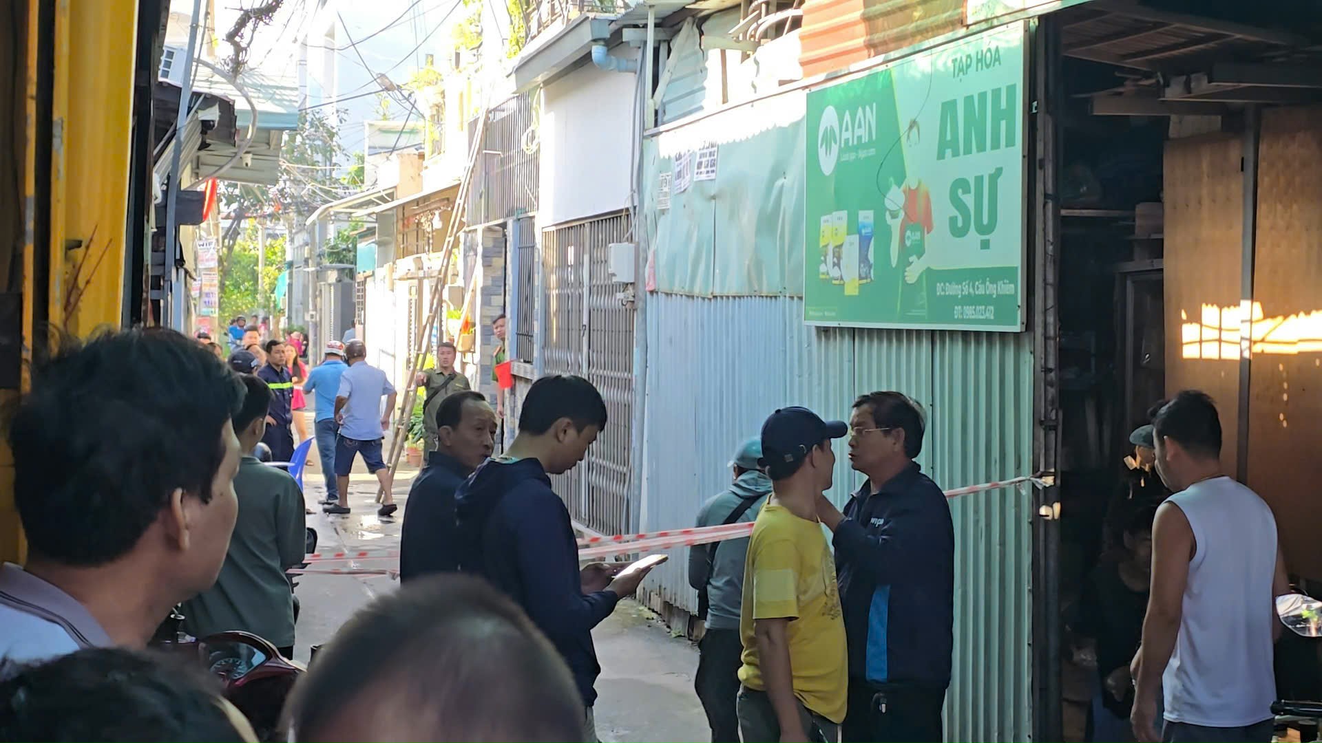 Cháy nhà TPHCM sáng nay khiến 1 người tử vong , điều tra nguyên nhân vụ việc - Ảnh 2. Cháy nhà TPHCM sáng nay khiến 1 người tử vong , điều tra nguyên nhân vụ việc - Ảnh 2.