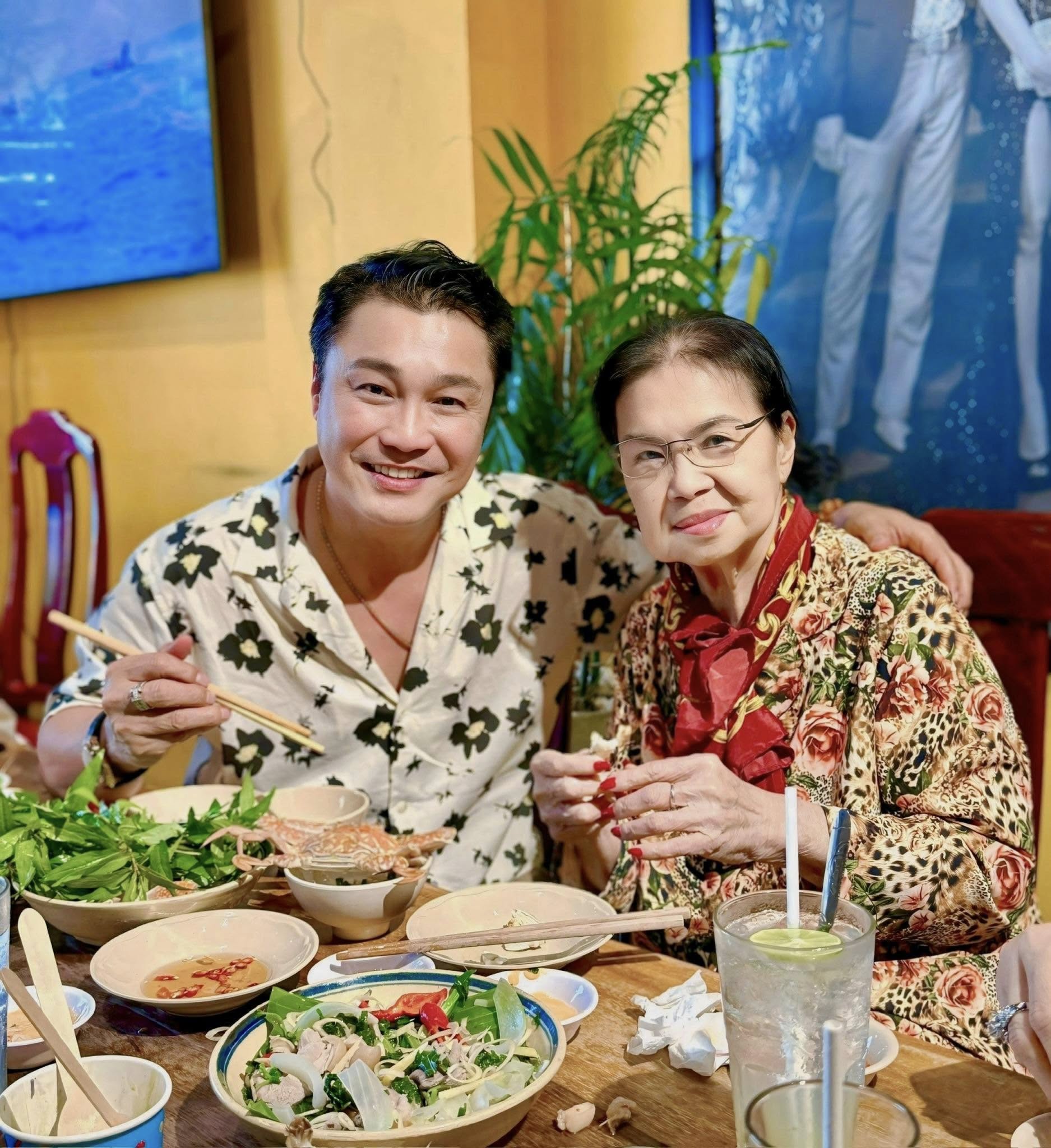 Ngoại hình tài tử U60 chưa vợ, ở biệt thự TP.HCM vài chục tỷ, đưa hết tiền cho mẹ giữ - Ảnh 12. Ngoại hình tài tử U60 chưa vợ, ở biệt thự TP.HCM vài chục tỷ, đưa hết tiền cho mẹ giữ - Ảnh 12.