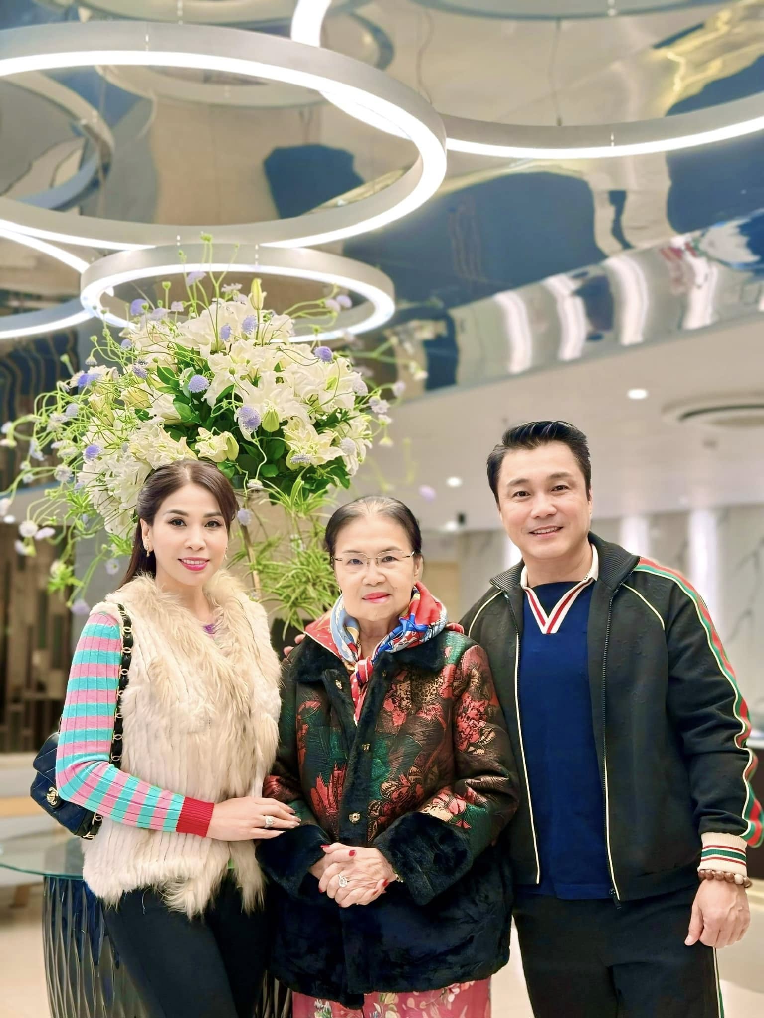 Ngoại hình tài tử U60 chưa vợ, ở biệt thự TP.HCM vài chục tỷ, đưa hết tiền cho mẹ giữ - Ảnh 13. Ngoại hình tài tử U60 chưa vợ, ở biệt thự TP.HCM vài chục tỷ, đưa hết tiền cho mẹ giữ - Ảnh 13.