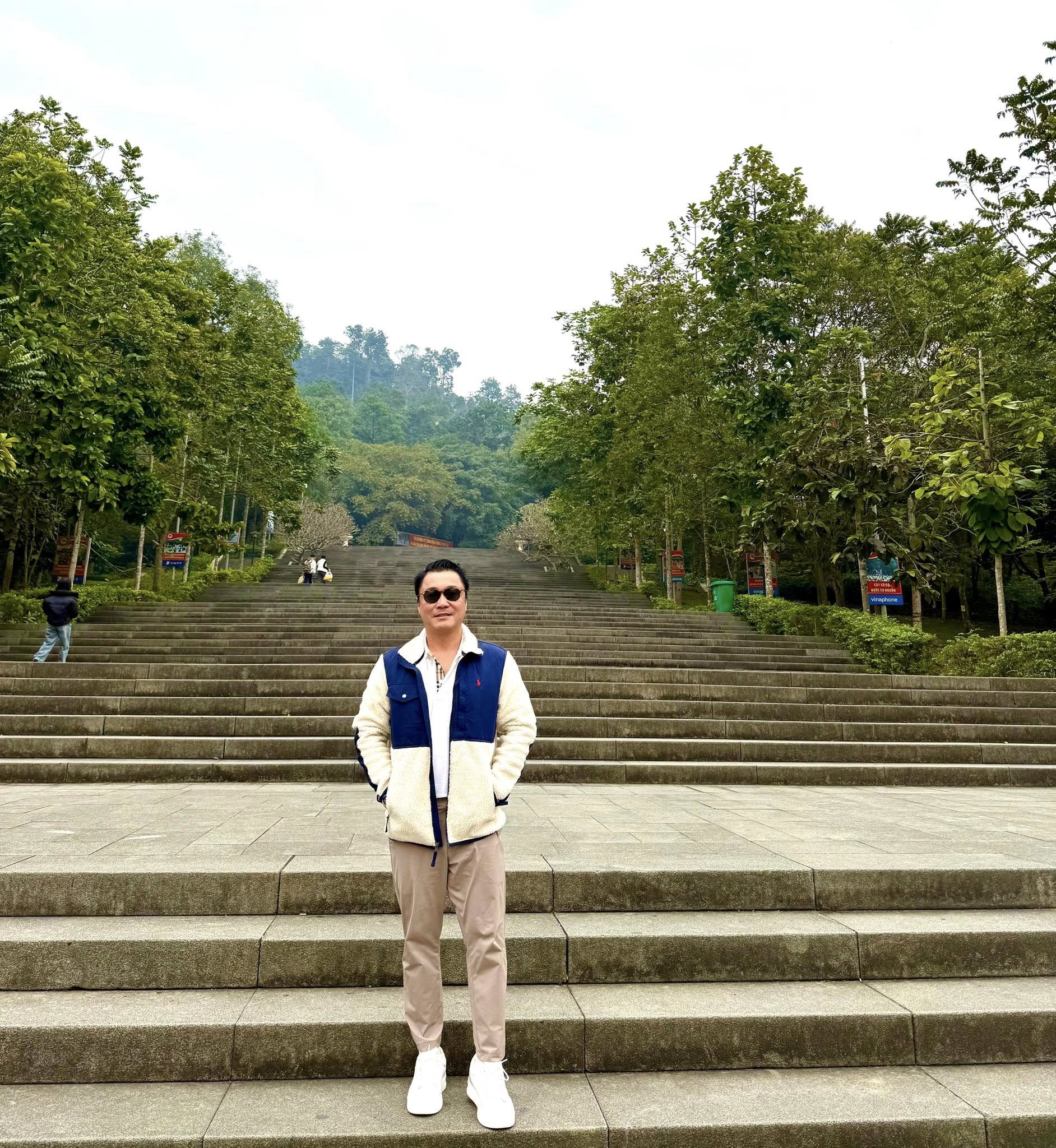 Ngoại hình tài tử U60 chưa vợ, ở biệt thự TP.HCM vài chục tỷ, đưa hết tiền cho mẹ giữ - Ảnh 2. Ngoại hình tài tử U60 chưa vợ, ở biệt thự TP.HCM vài chục tỷ, đưa hết tiền cho mẹ giữ - Ảnh 2.