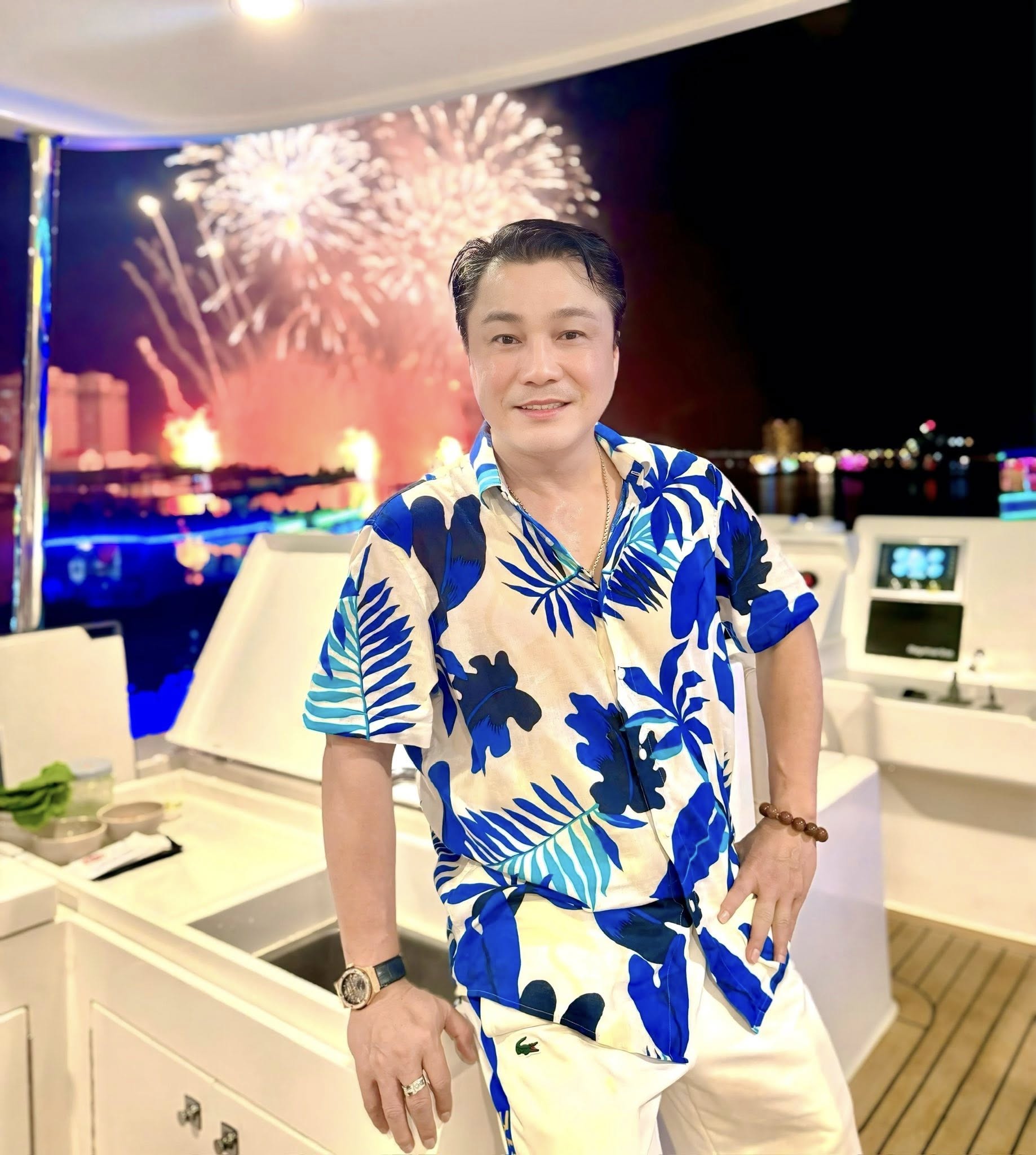 Ngoại hình tài tử U60 chưa vợ, ở biệt thự TP.HCM vài chục tỷ, đưa hết tiền cho mẹ giữ - Ảnh 3. Ngoại hình tài tử U60 chưa vợ, ở biệt thự TP.HCM vài chục tỷ, đưa hết tiền cho mẹ giữ - Ảnh 3.