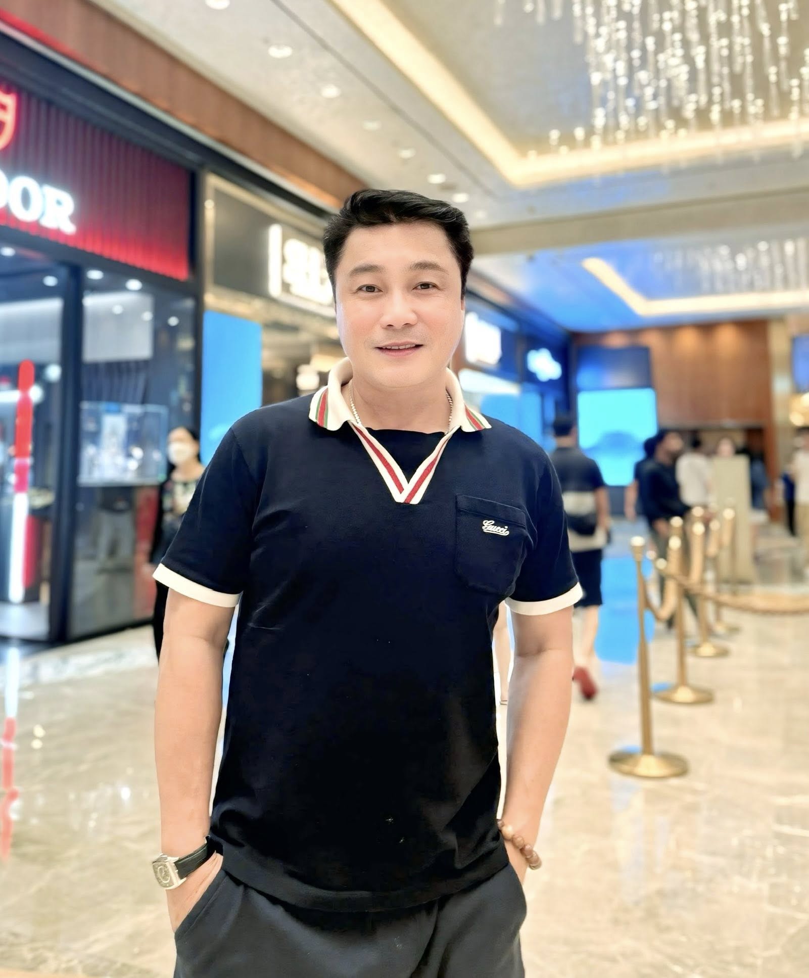 Ngoại hình tài tử U60 chưa vợ, ở biệt thự TP.HCM vài chục tỷ, đưa hết tiền cho mẹ giữ - Ảnh 4. Ngoại hình tài tử U60 chưa vợ, ở biệt thự TP.HCM vài chục tỷ, đưa hết tiền cho mẹ giữ - Ảnh 4.