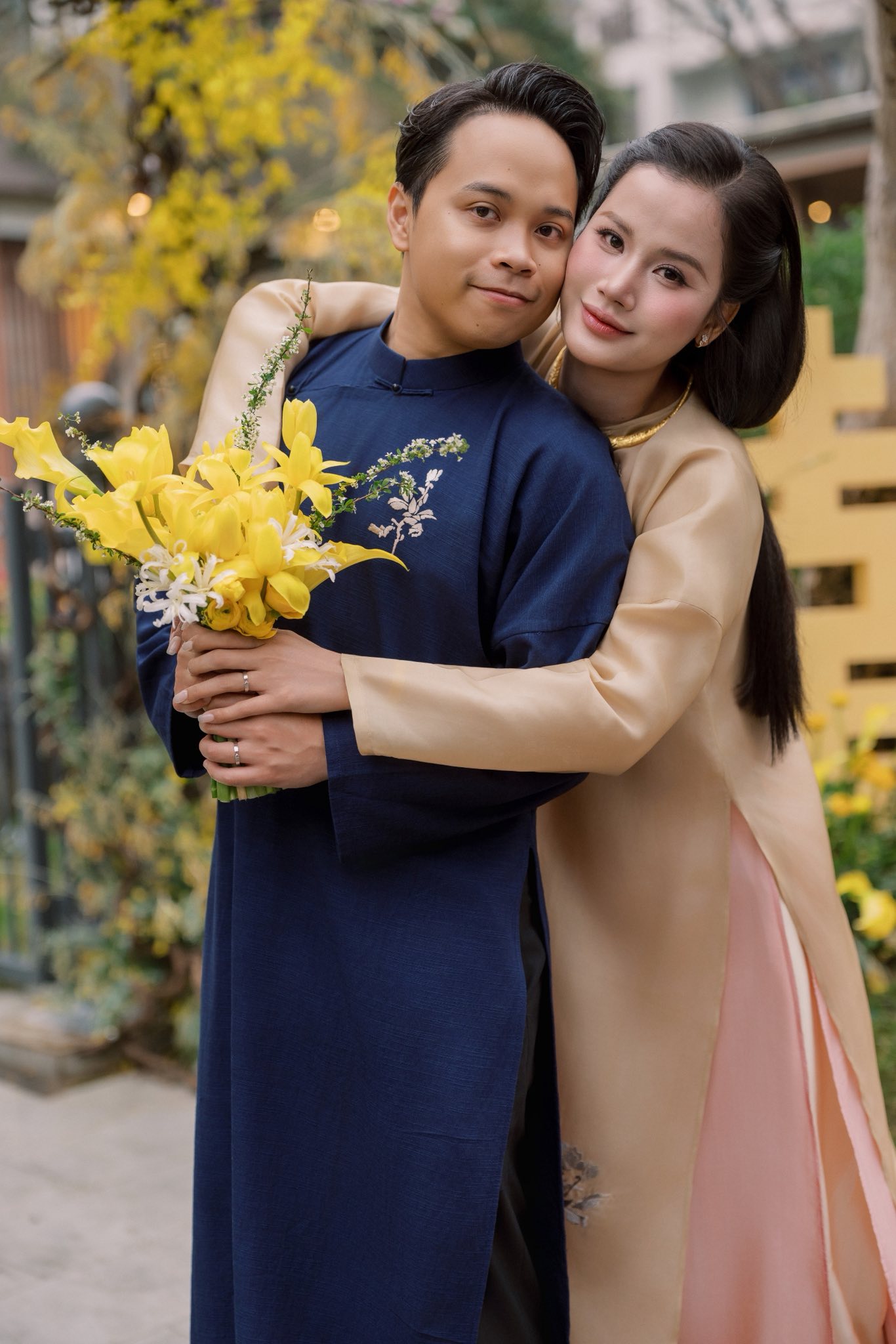 Đám cưới Hương Ly tại Hà Nội: Cô dâu che bụng lùm lùm, chồng đại gia rưng rưng trên lễ đường- Ảnh 24.