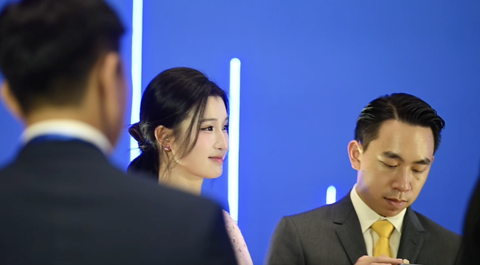 Phương Nhi đẹp "không góc chết", thái độ của chồng thiếu gia cho vợ gây chú ý - Ảnh 1.