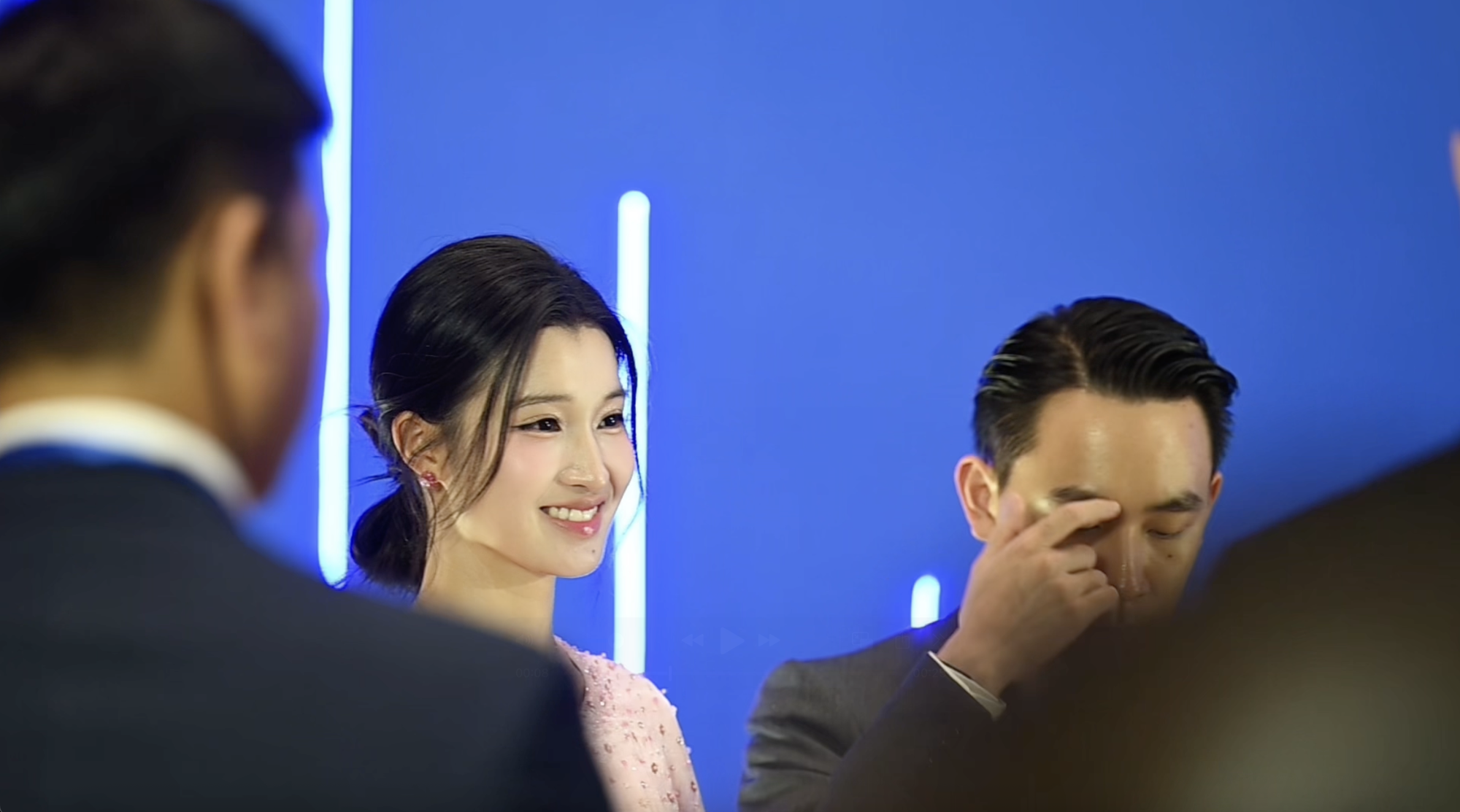 Phương Nhi đẹp "không góc chết", thái độ của chồng thiếu gia cho vợ gây chú ý - Ảnh 2.