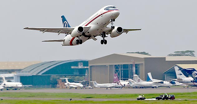 Bắt đầu sản xuất m&aacute;y bay Superjet 100 tại Ấn Độ v&agrave; cơ hội c&ocirc;ng nghệ mới - Ảnh 10.