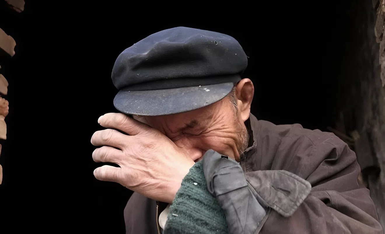 Bất hiếu kiểu mới: Cha mẹ tự hào nhưng con cái lại xa cách - Ảnh 1.