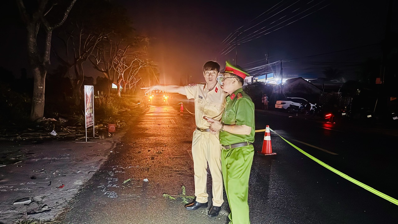 Tai nạn giao thông nghiêm trọng ở Đồng Tháp khiến 2 người tử vong - Ảnh 2. Tai nạn giao thông nghiêm trọng ở Đồng Tháp khiến 2 người tử vong - Ảnh 2.
