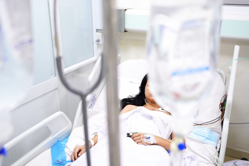 2 cô gái kể về quyết định nhảy từ cửa sổ tầng 3 xuống đất chỉ sau một câu nói - Ảnh 1.