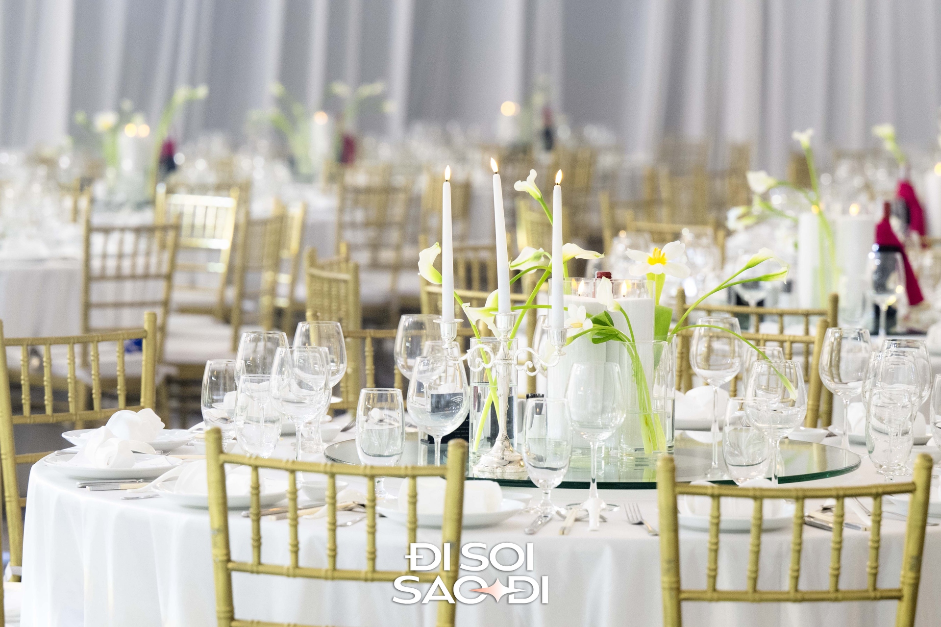 Đám cưới Hương Ly tại Hà Nội: Cô dâu che bụng lùm lùm, chồng đại gia rưng rưng trên lễ đường- Ảnh 23.