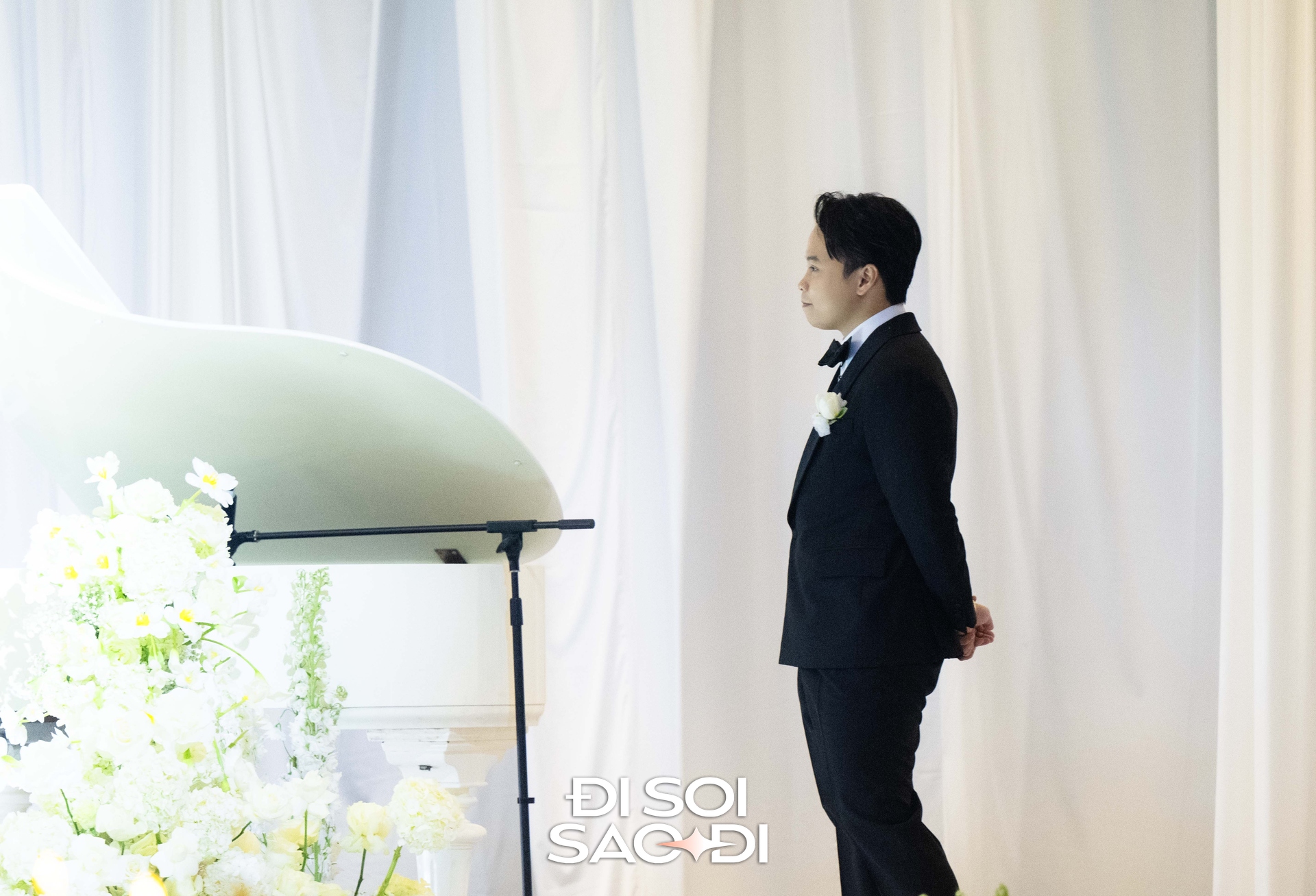 Đám cưới Hương Ly tại Hà Nội: Cô dâu che bụng lùm lùm, chồng đại gia rưng rưng trên lễ đường- Ảnh 16.