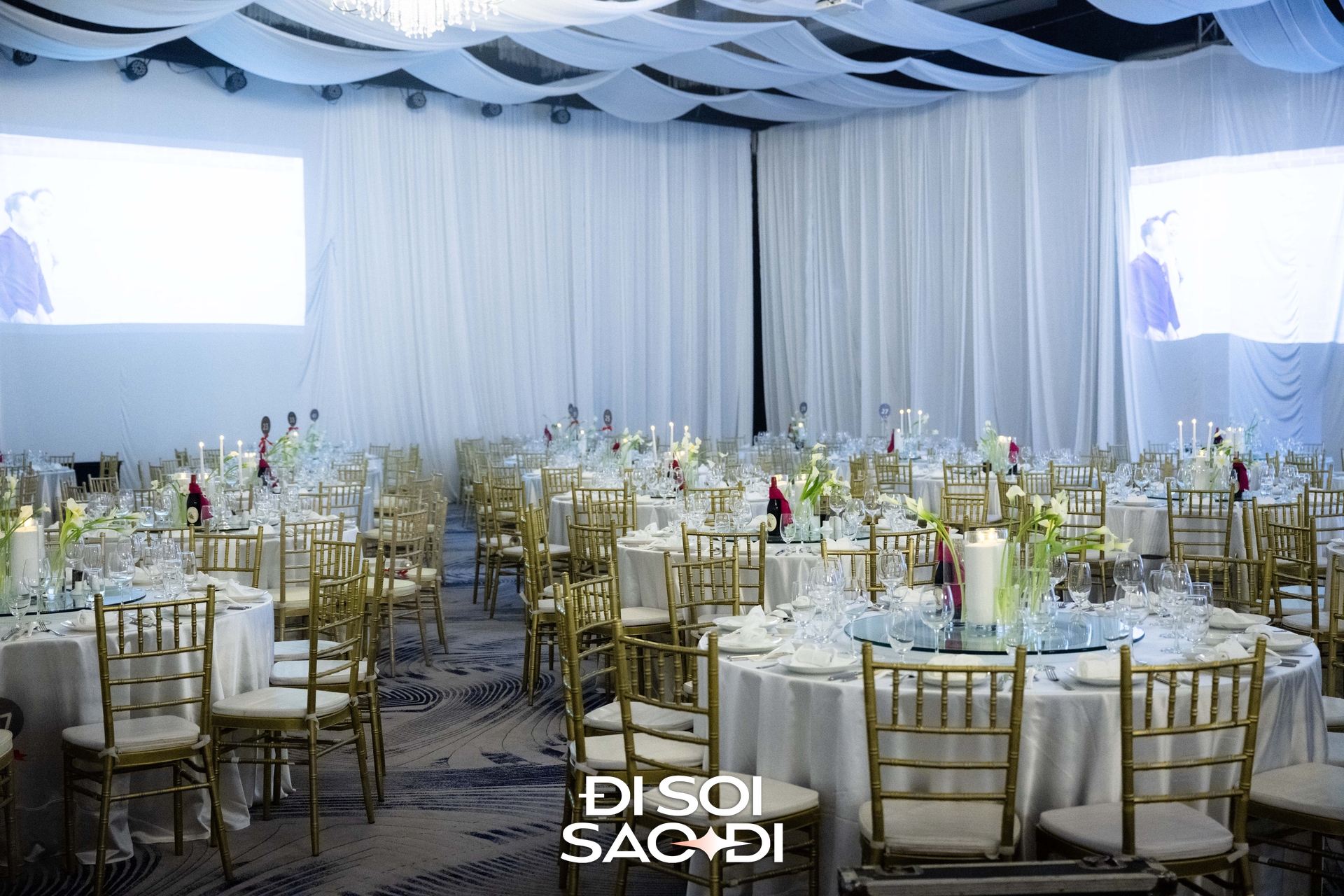 Đám cưới Hương Ly tại Hà Nội: Cô dâu che bụng lùm lùm, chồng đại gia rưng rưng trên lễ đường- Ảnh 21.