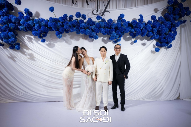 Đám cưới Hương Ly tại Hà Nội: Cô dâu che bụng lùm lùm, chồng đại gia rưng rưng trên lễ đường- Ảnh 13.