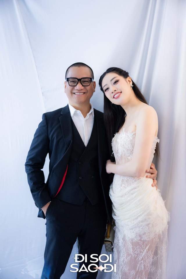 Đám cưới Hương Ly tại Hà Nội: Cô dâu che bụng lùm lùm, chồng đại gia rưng rưng trên lễ đường- Ảnh 12.