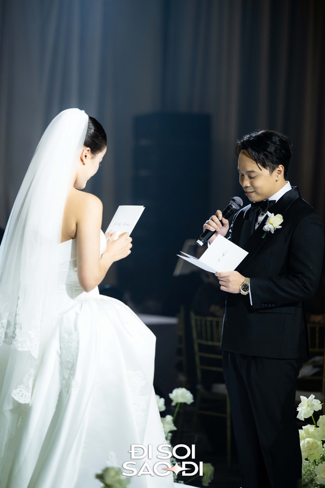 Đám cưới Hương Ly tại Hà Nội: Cô dâu che bụng lùm lùm, chồng đại gia rưng rưng trên lễ đường- Ảnh 7.