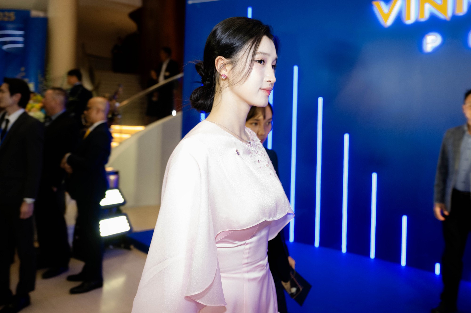 Phương Nhi đẹp "không góc chết", thái độ của chồng thiếu gia cho vợ gây chú ý - Ảnh 5.