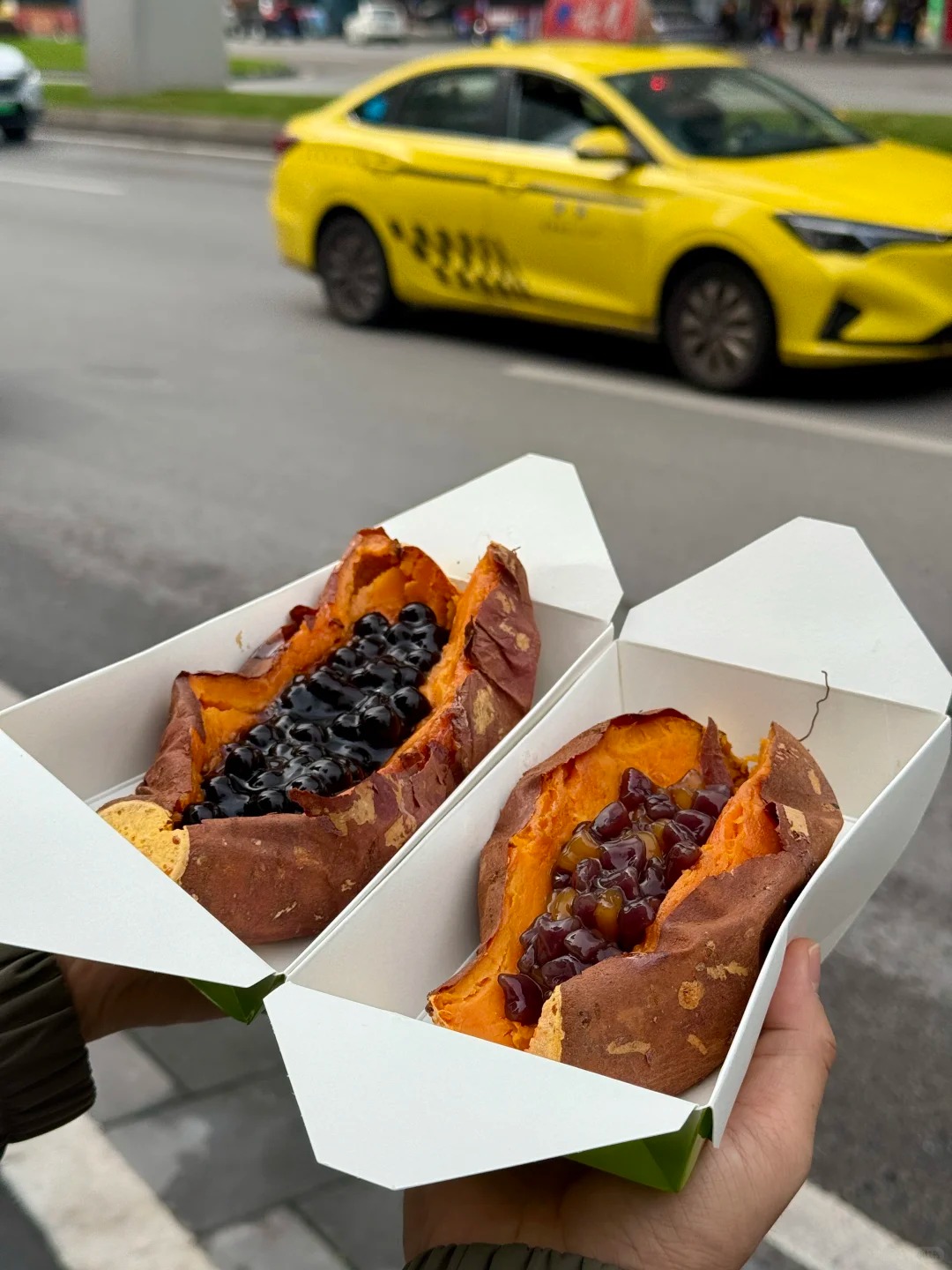 Cầm củ khoai nướng nóng hổi "mix" kem lạnh và trân châu: Trải nghiệm ẩm thực khiến hội chị em "xỉu up xỉu down"- Ảnh 5.