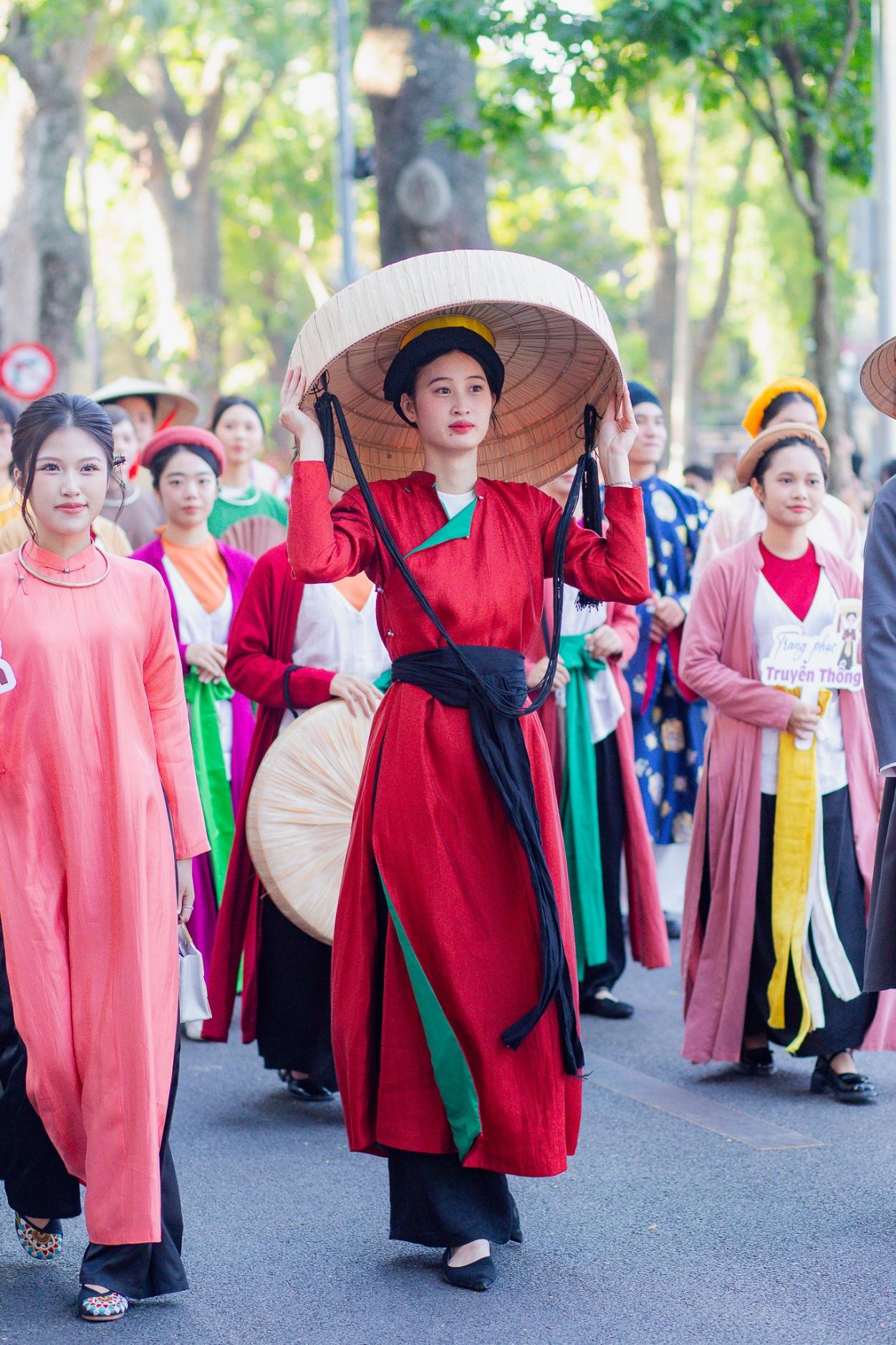 Giới trẻ “lên đồ” rần rần: Sự kiện văn hóa nào của Bảo Tín Mạnh Hải đang gây sốt? - Ảnh 2.