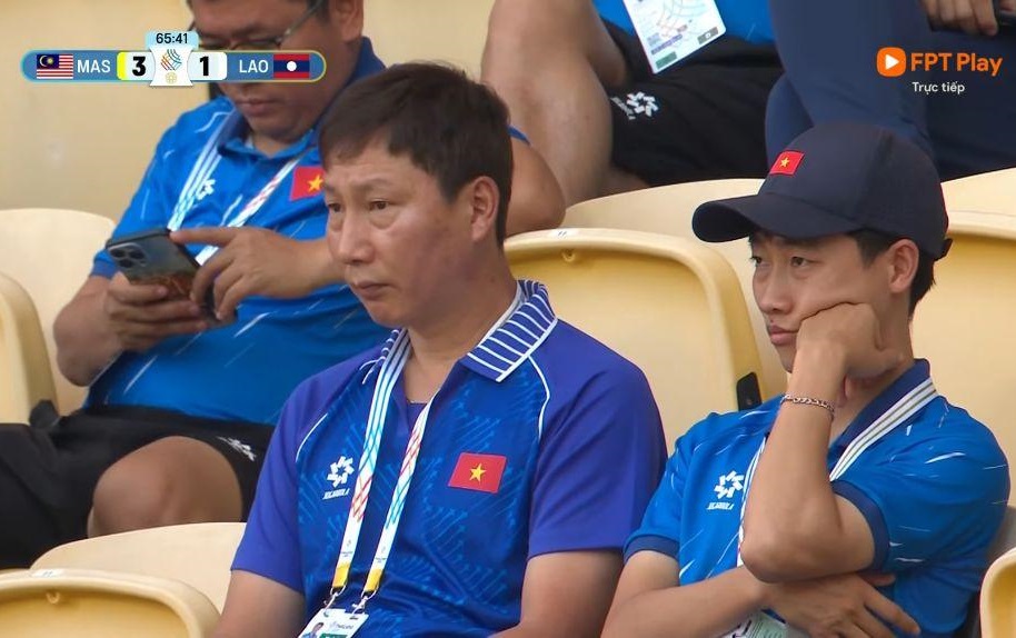 U22 Việt Nam bị Malaysia đẩy vào thế khó, HLV Kim Sang-sik lo lắng ra mặt - Ảnh 2.