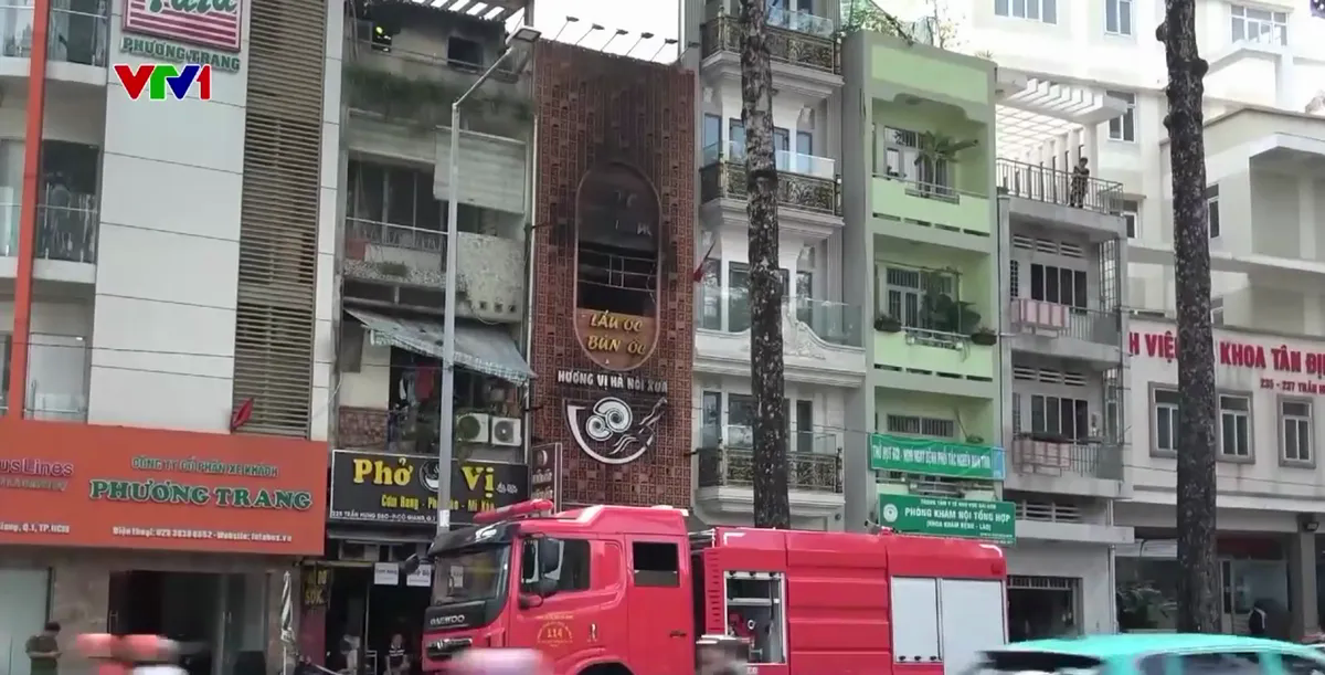 Vụ Cháy Quán Ăn Khiến 4 Người Tử Vong: Thêm Lời Cảnh Báo Nguy Hiểm Tại Nhà Ống Bịt Kín Nguy Hiểm Cháy Nổ Tại Nhà Ống: Vụ Cháy Quán Ăn Ở Quận 1 Thêm Lời Cảnh Báo - Ảnh 1.