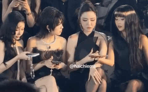 Bích Phương sao lại bị đối xử thế này?- Ảnh 1. Bích Phương sao lại bị đối xử thế này?- Ảnh 1.