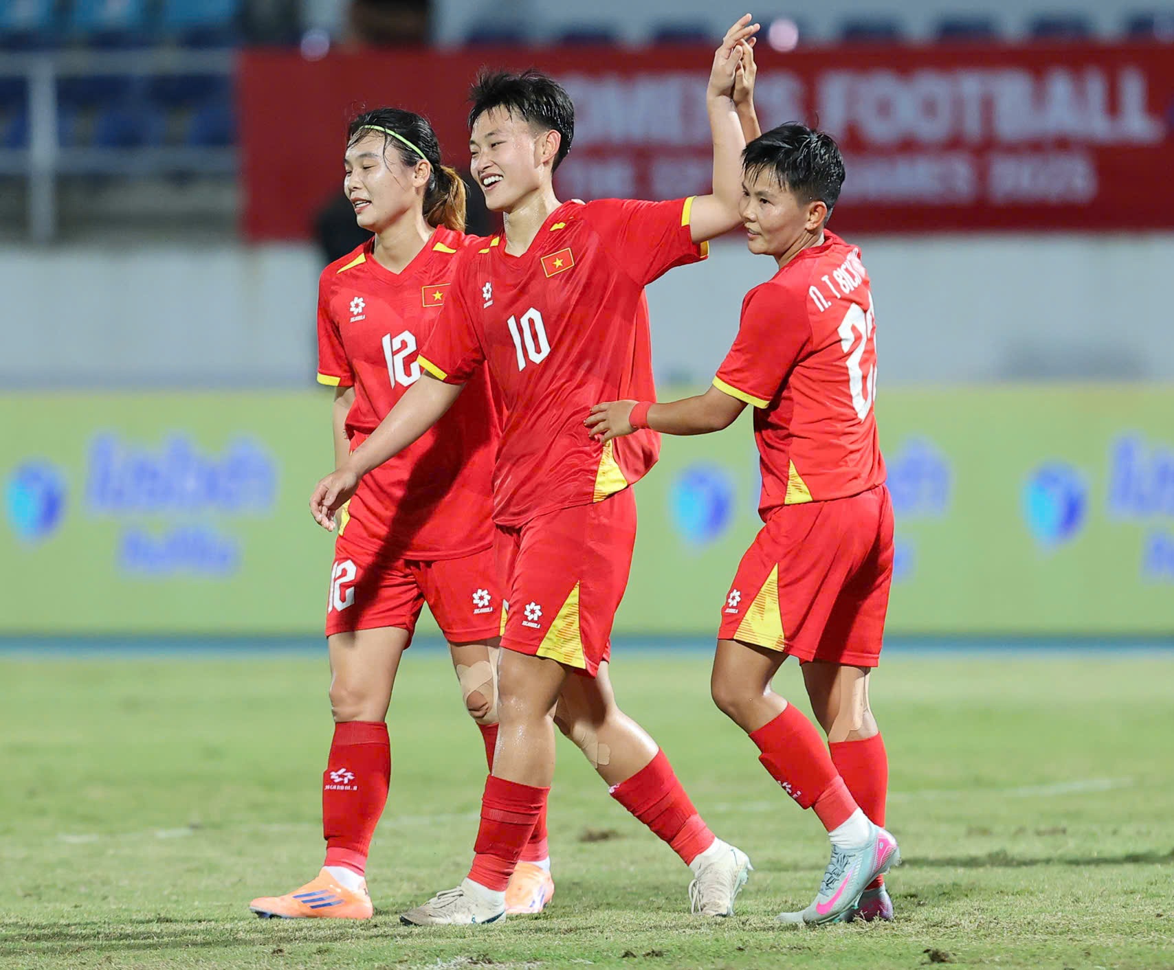 Báo Thái Lan khen tuyển Việt Nam hết lời: "Họ đã thể hiện phong độ hủy diệt" - Ảnh 1.