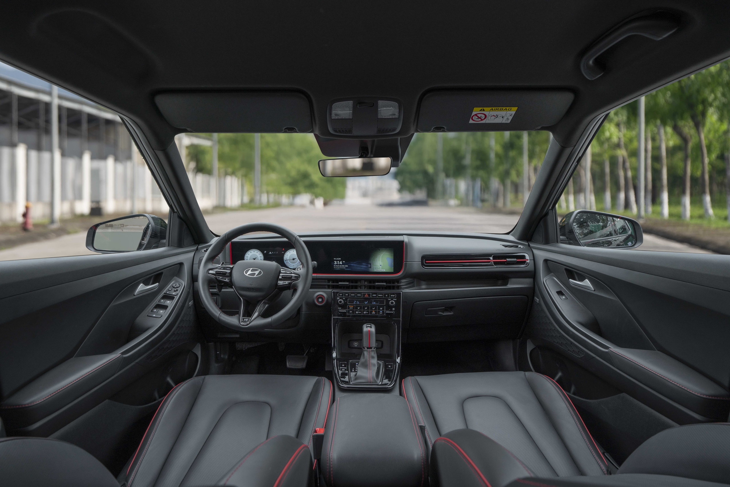 Hyundai Creta bán rất chạy nhưng vẫn giảm hàng chục triệu: Đây là 2 tính năng hiếm thấy trong phân khúc - Ảnh 2.