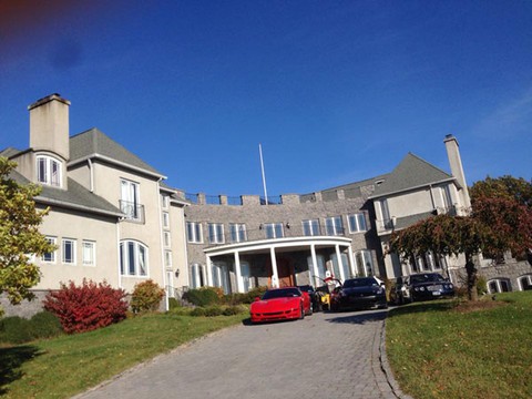 Nhan sắc ca sĩ giàu nhất Việt Nam, sở hữu 35 nghìn tỷ, đi phi cơ riêng, biệt thự có cả nhà hát Opera - Ảnh 4.