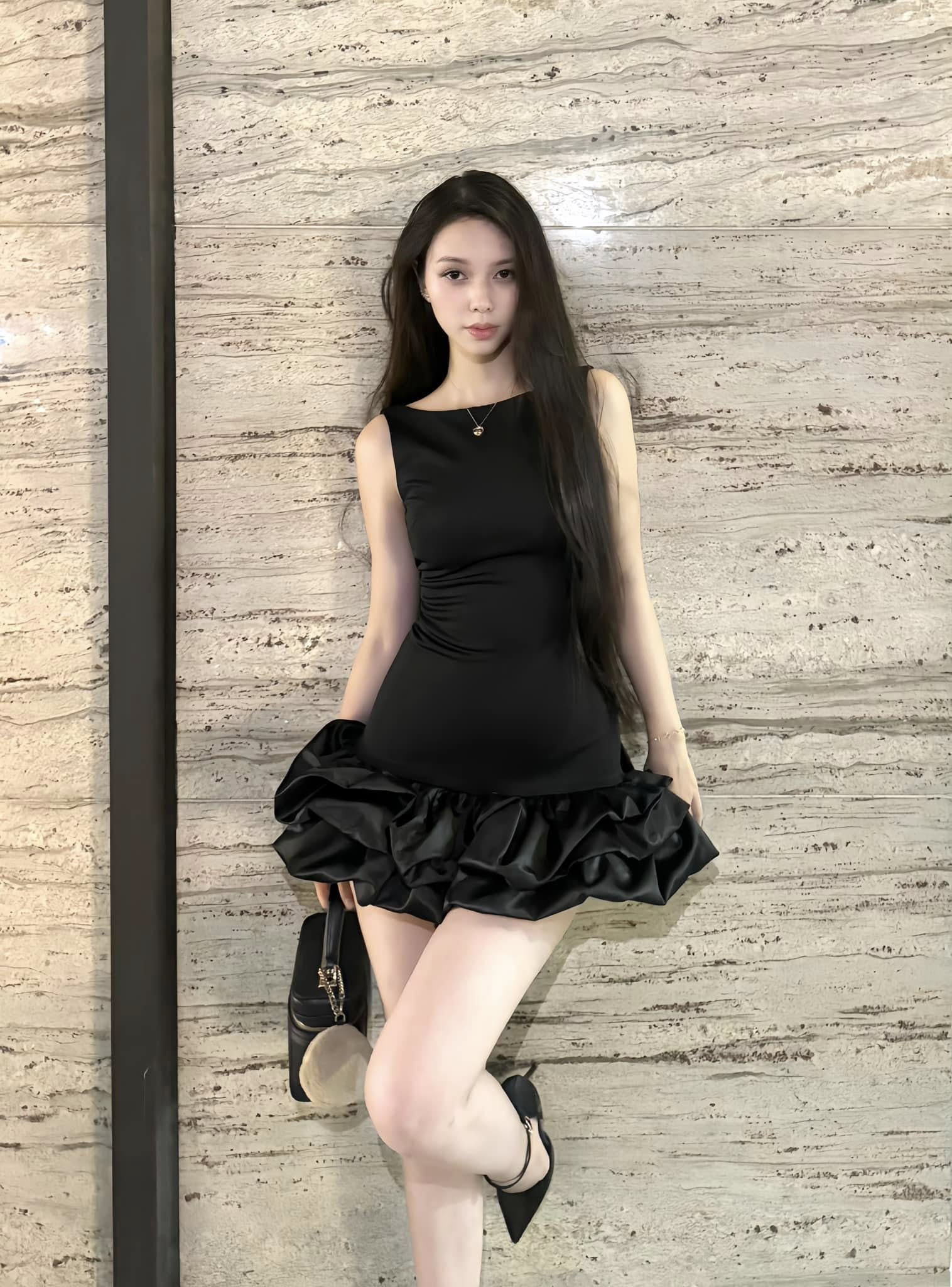 Clip Huỳnh Anh nắm tay một cô gái leo thẳng lên "hot search": Dân mạng đồng loạt nói ra 1 từ- Ảnh 6. Clip Huỳnh Anh nắm tay một cô gái leo thẳng lên "hot search": Dân mạng đồng loạt nói ra 1 từ- Ảnh 6.