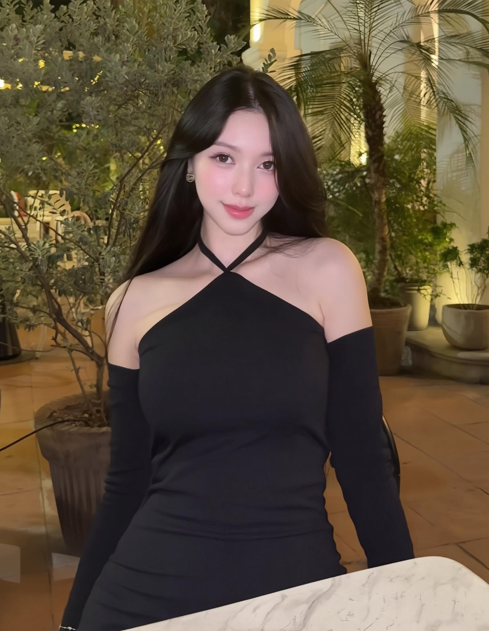 Clip Huỳnh Anh nắm tay một cô gái leo thẳng lên "hot search": Dân mạng đồng loạt nói ra 1 từ- Ảnh 8. Clip Huỳnh Anh nắm tay một cô gái leo thẳng lên "hot search": Dân mạng đồng loạt nói ra 1 từ- Ảnh 8.