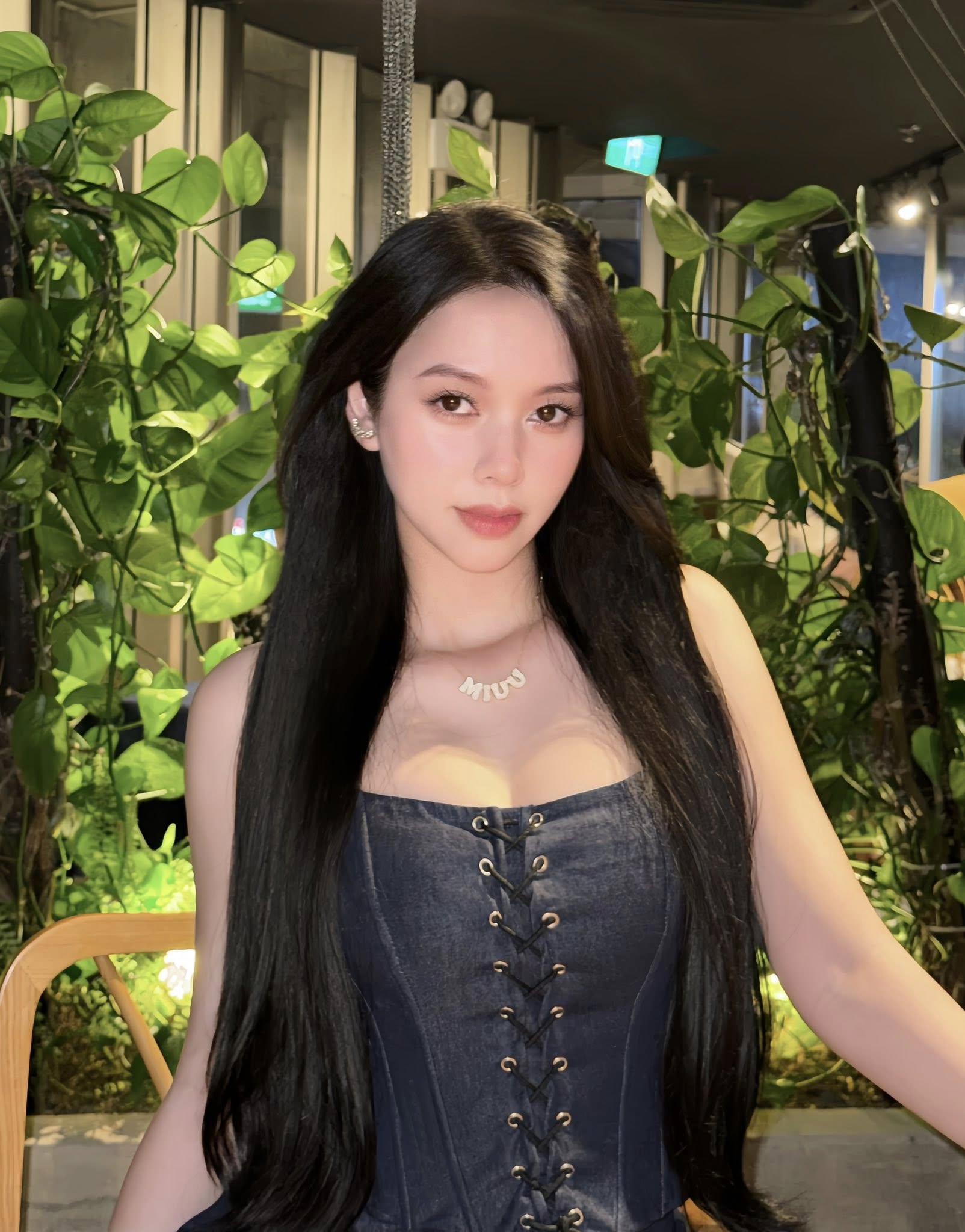 Clip Huỳnh Anh nắm tay một cô gái leo thẳng lên "hot search": Dân mạng đồng loạt nói ra 1 từ- Ảnh 9. Clip Huỳnh Anh nắm tay một cô gái leo thẳng lên "hot search": Dân mạng đồng loạt nói ra 1 từ- Ảnh 9.