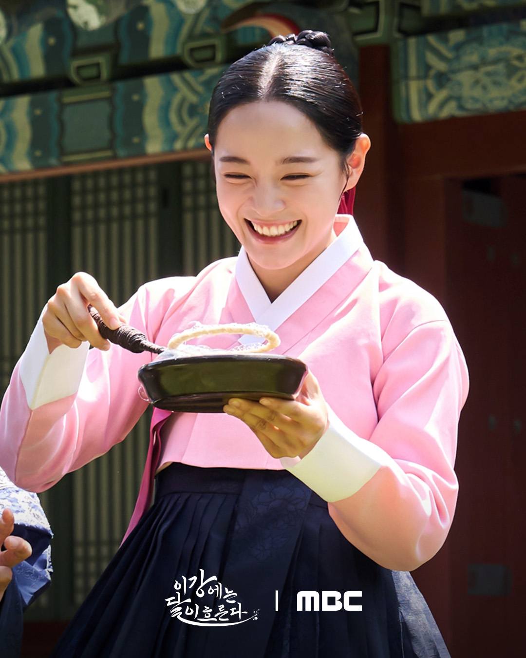 Phim cổ trang có cảnh nóng cháy nhất 2025 đây rồi, ngắm visual nam nữ chính mà thức đến sáng- Ảnh 5. Phim cổ trang có cảnh nóng cháy nhất 2025 đây rồi, ngắm visual nam nữ chính mà thức đến sáng- Ảnh 5.