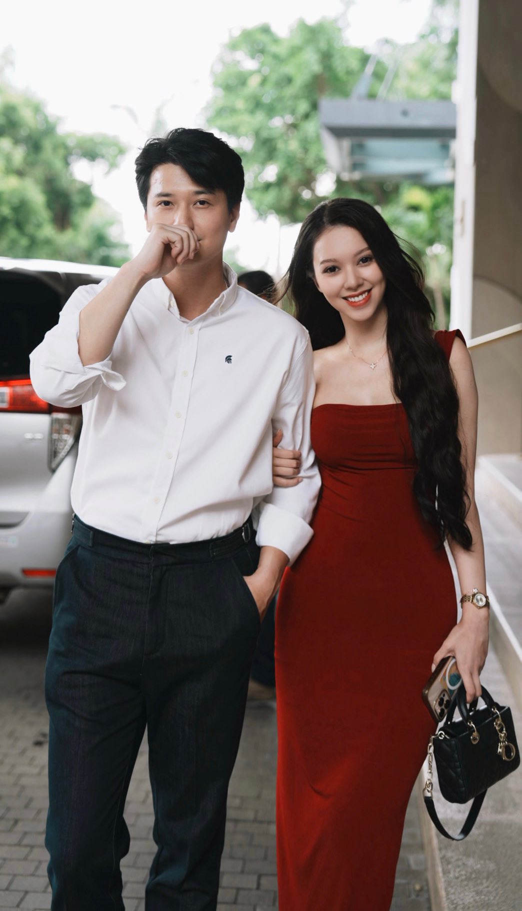 Clip Huỳnh Anh nắm tay một cô gái leo thẳng lên "hot search": Dân mạng đồng loạt nói ra 1 từ - Ảnh 4. Clip Huỳnh Anh nắm tay một cô gái leo thẳng lên "hot search": Dân mạng đồng loạt nói ra 1 từ - Ảnh 4.