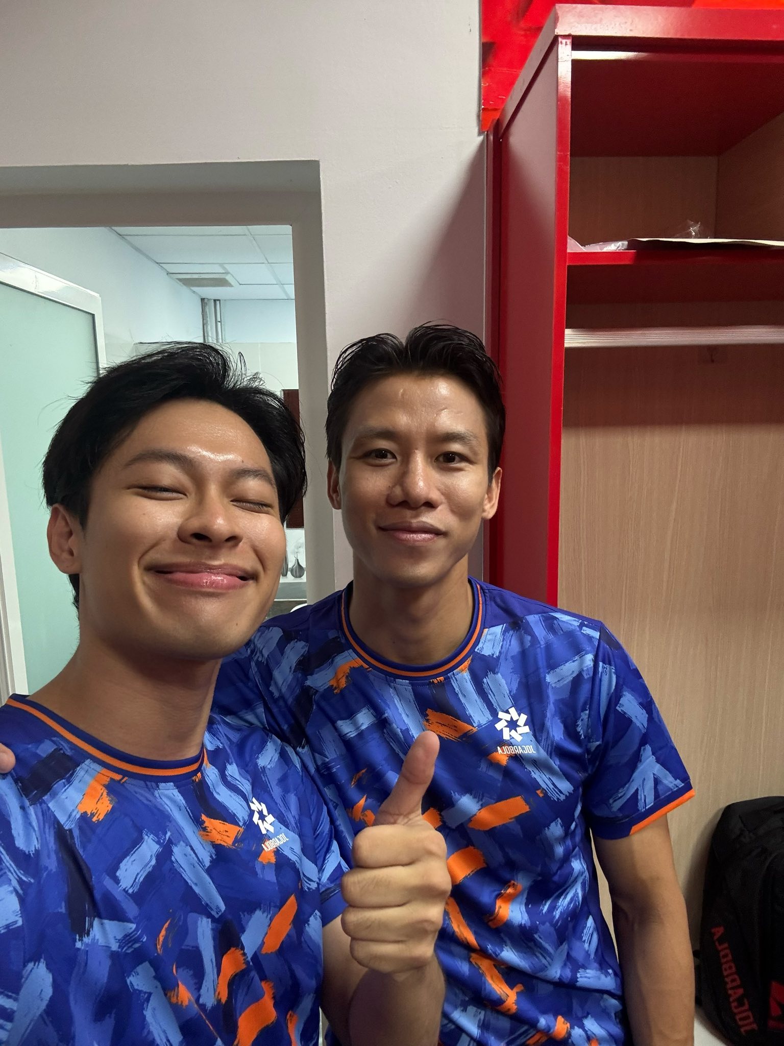 Nam rapper khoe ảnh với dàn cầu thủ nổi tiếng nhất Việt Nam Công Phượng, Văn Toàn, có cả một HLV cực hot- Ảnh 7.