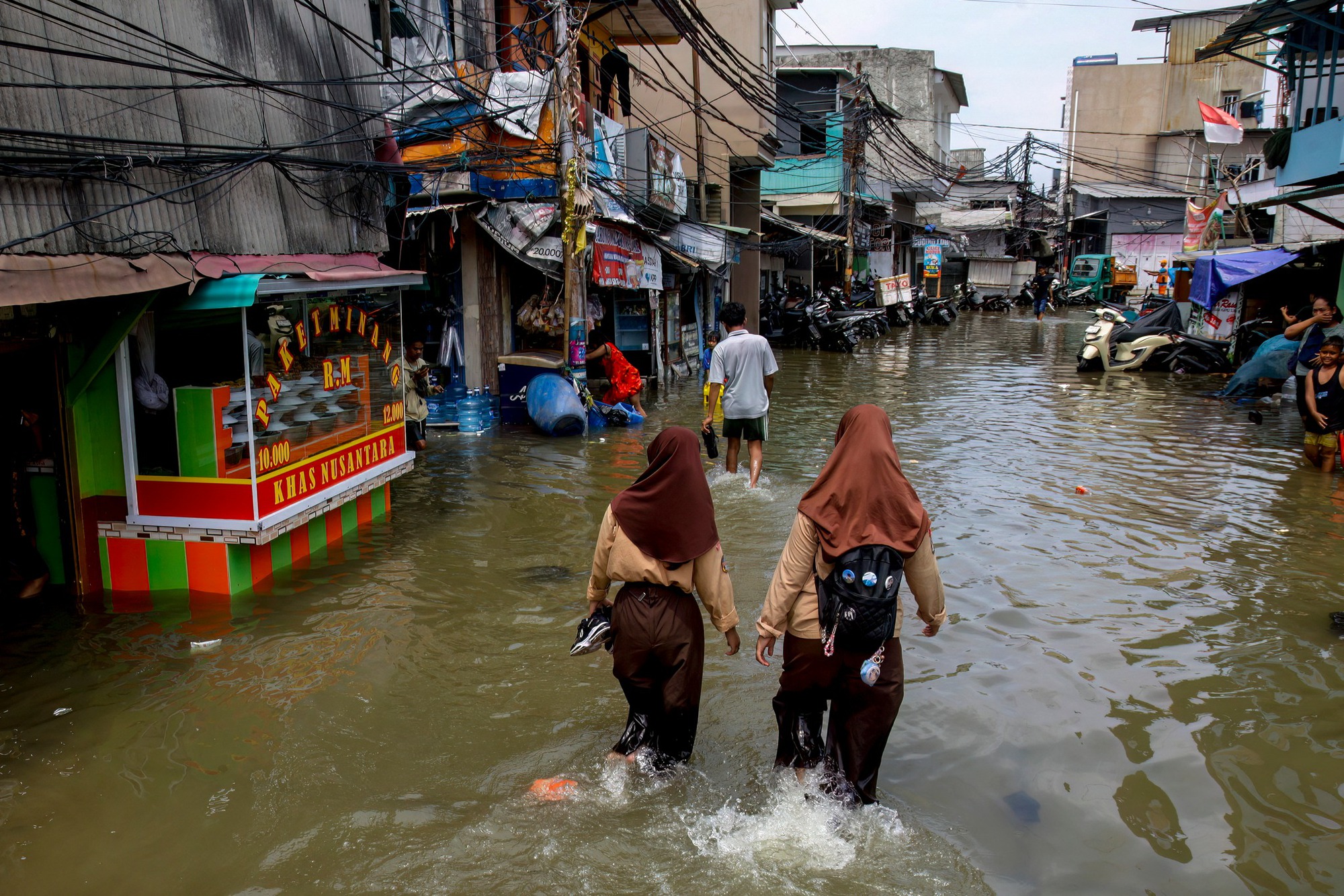 Thảm họa thiên tai Indonesia: 908 người thiệt mạng - Ảnh 4. Thảm họa thiên tai Indonesia: 908 người thiệt mạng - Ảnh 4.