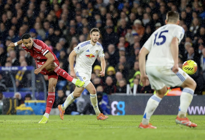 Liverpool tiếp tục trượt dài, Salah tuyên bố "cạch mặt" HLV Arne Slot - Ảnh 2.