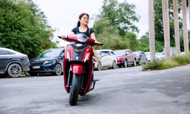 Xe máy điện giá 25 triệu đồng khiến Honda SH "bất ngờ" vì ngoại hình như 2 giọt nước, đã về đại lý- Ảnh 1.