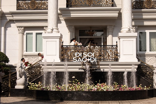 Hiếu Nguyễn s&aacute;ng rực trong d&agrave;n b&ecirc; tr&aacute;p đ&aacute;m cưới Ti&ecirc;n Nguyễn, 1 h&agrave;nh động với anh rể n&oacute;i l&ecirc;n tất cả- Ảnh 8.